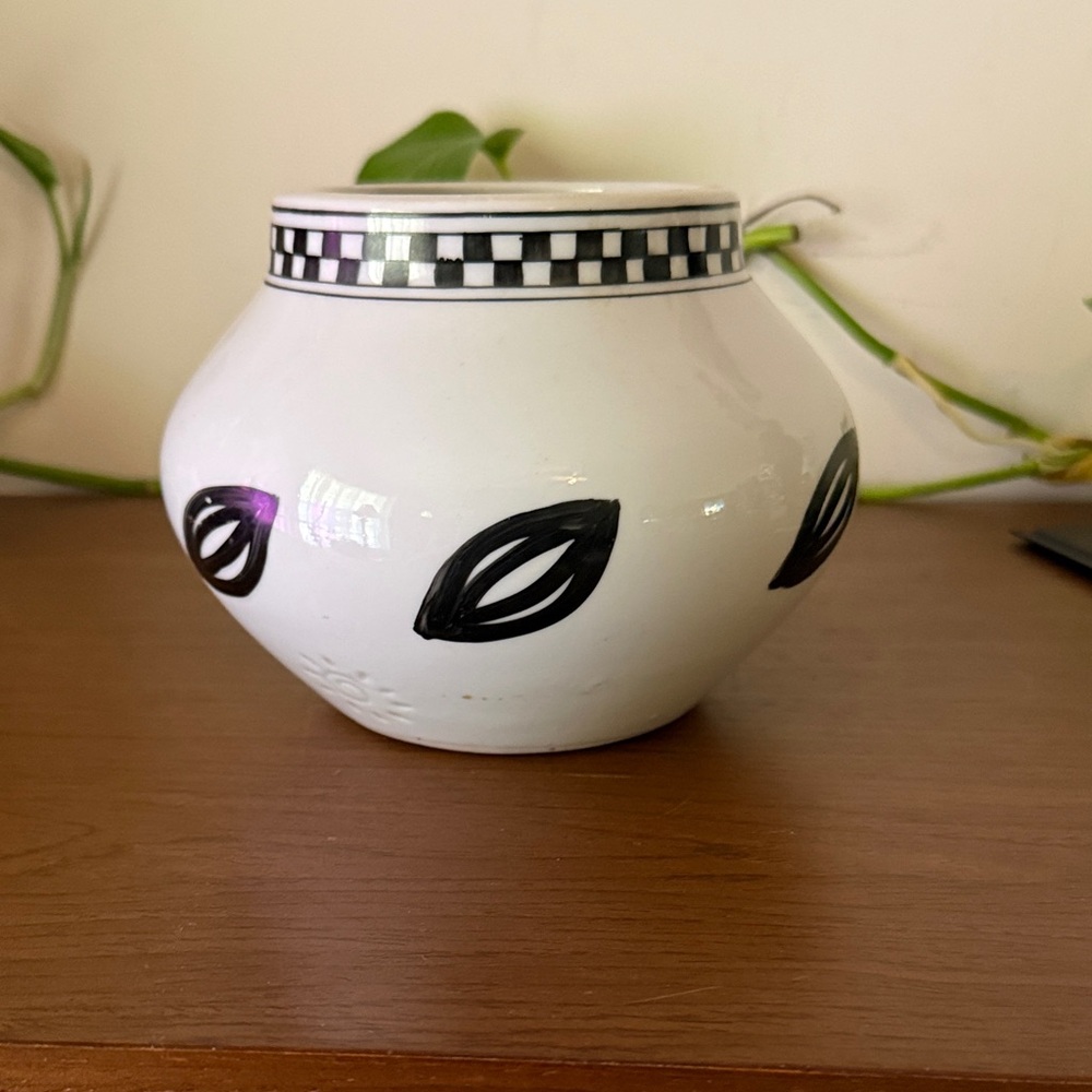 Ecco Terra Fine Porcelain Hand Painted Pot / Vase Black And White Designer Style